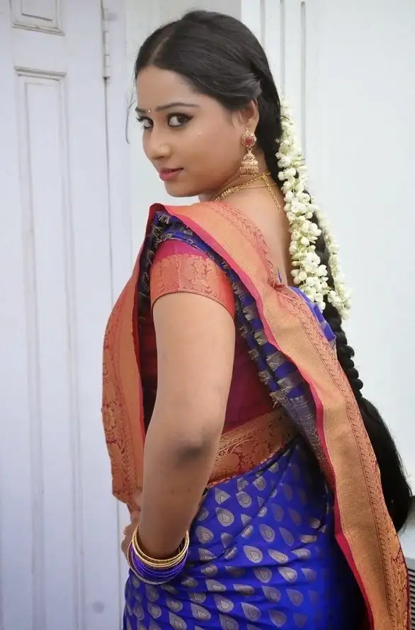 GLAMOROUS INDIAN TV SERIAL ACTRESS SNEHA IN BLUE SAREE 3